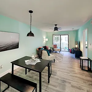 https://fiddlers-cove-21a.top-hotels-in-savannah.com